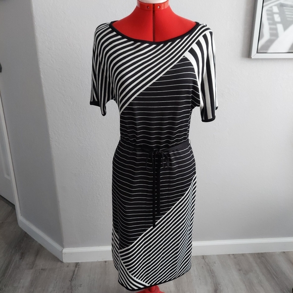 ST.JOHN DRESS - Picture 4 of 5